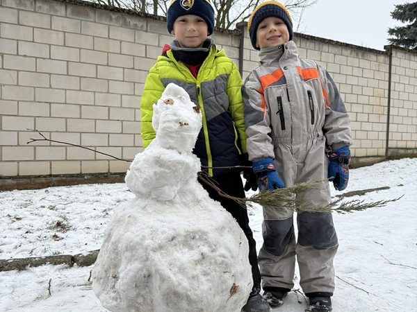 Zimní radovánky na školní zahradě